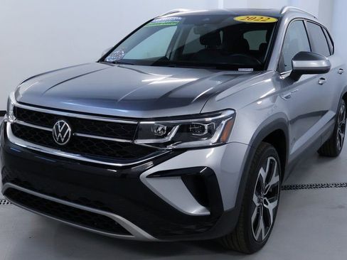Used 2022 Volkswagen Taos SEL image 3