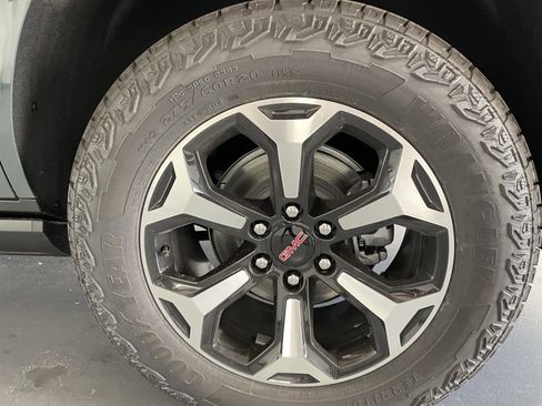 New 2026 GMC Yukon AT4 image 7