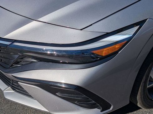 Used 2025 Hyundai Elantra SEL image 11