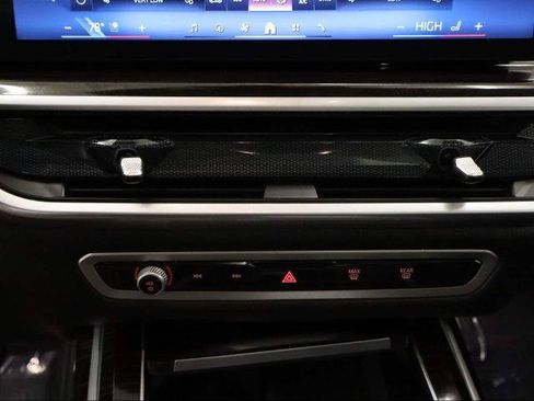 Used 2026 BMW X7 xDrive40i AWD/4WD image 21