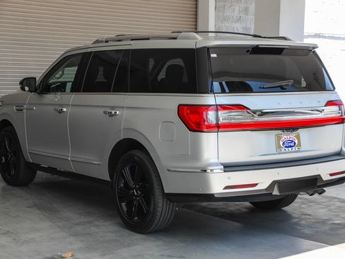Used 2019 Lincoln Navigator Select w/ Technology Package RWD image 6