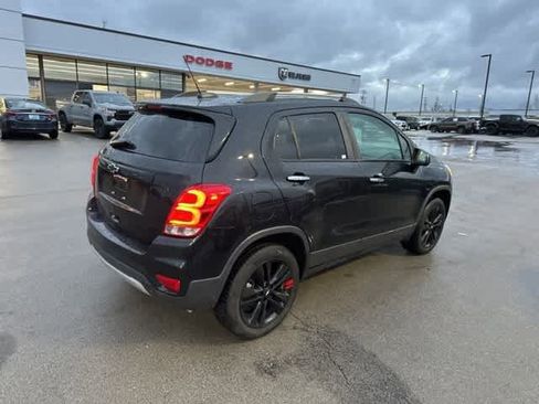 Used 2018 Chevrolet Trax LT w/ Sun & Sound Package image 19