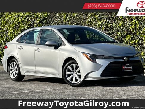 Used 2025 Toyota Corolla LE image 1