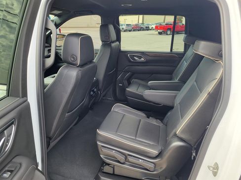 Used 2024 Chevrolet Suburban Premier image 14