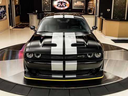 Used 2021 Dodge Challenger SRT Super Stock RWD image 8