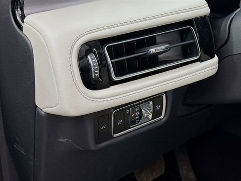 Used 2025 Lincoln Aviator AWD image 10