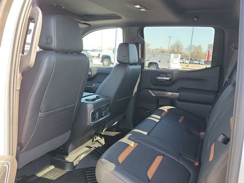 Used 2021 GMC Sierra 1500 AT4 w/ AT4 Premium Package image 9