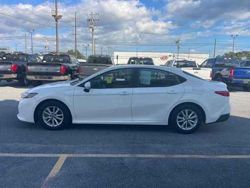 Used 2025 Toyota Camry LE w/ Convenience Package FWD image 2