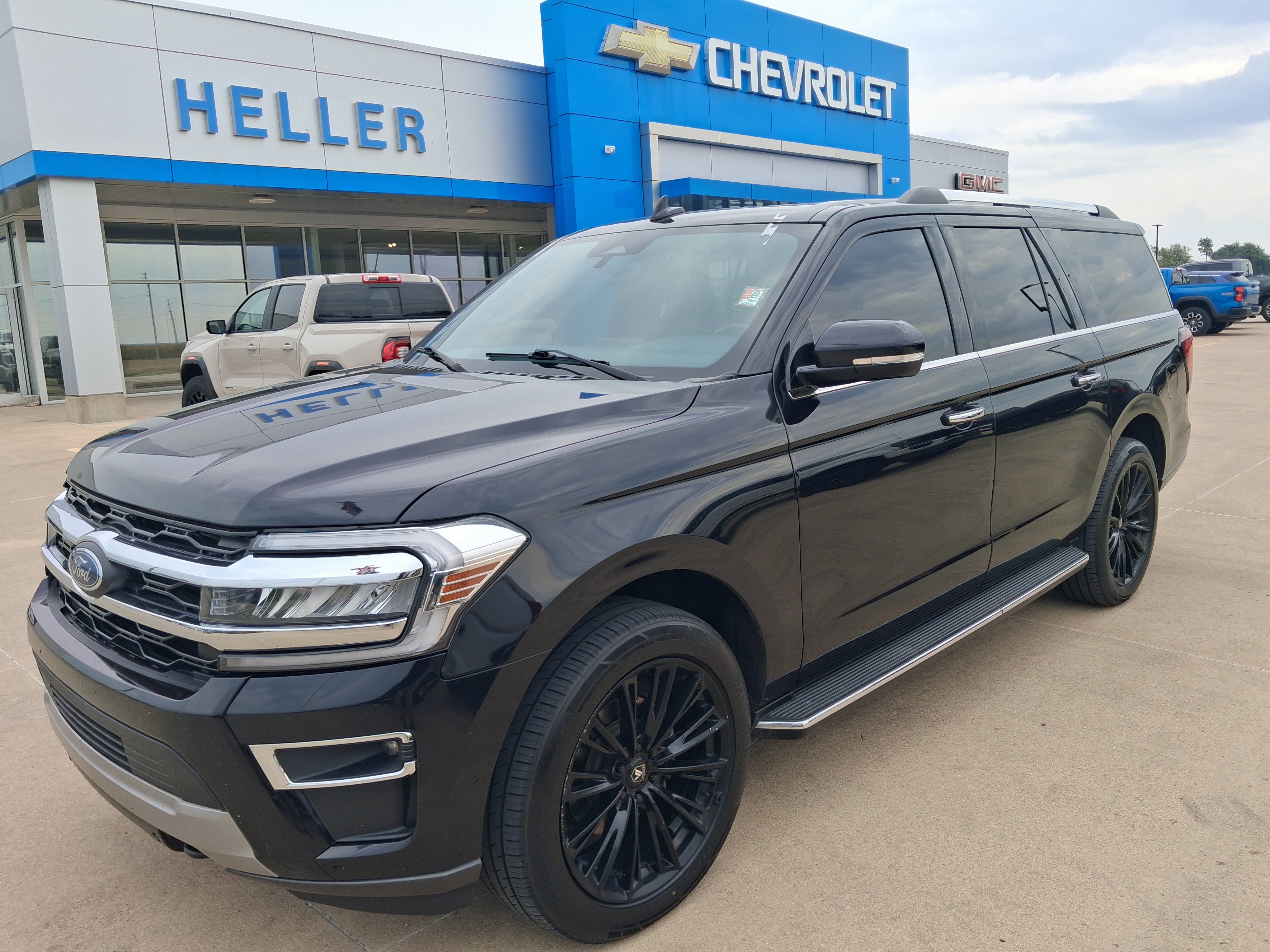 Used 2022 Ford Expedition Max Limited AWD/4WD image 3