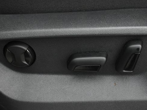 Used 2025 Volkswagen Atlas Cross Sport SE image 12