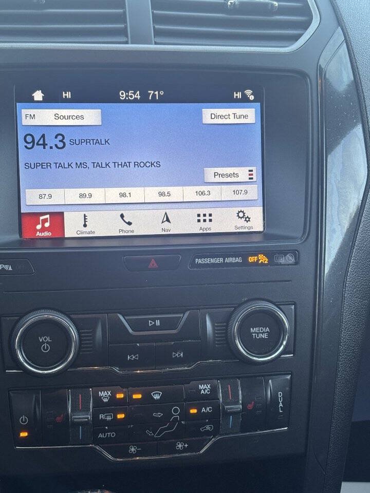 Used 2019 Ford Explorer XLT w/ Equipment Group 202A FWD image 13