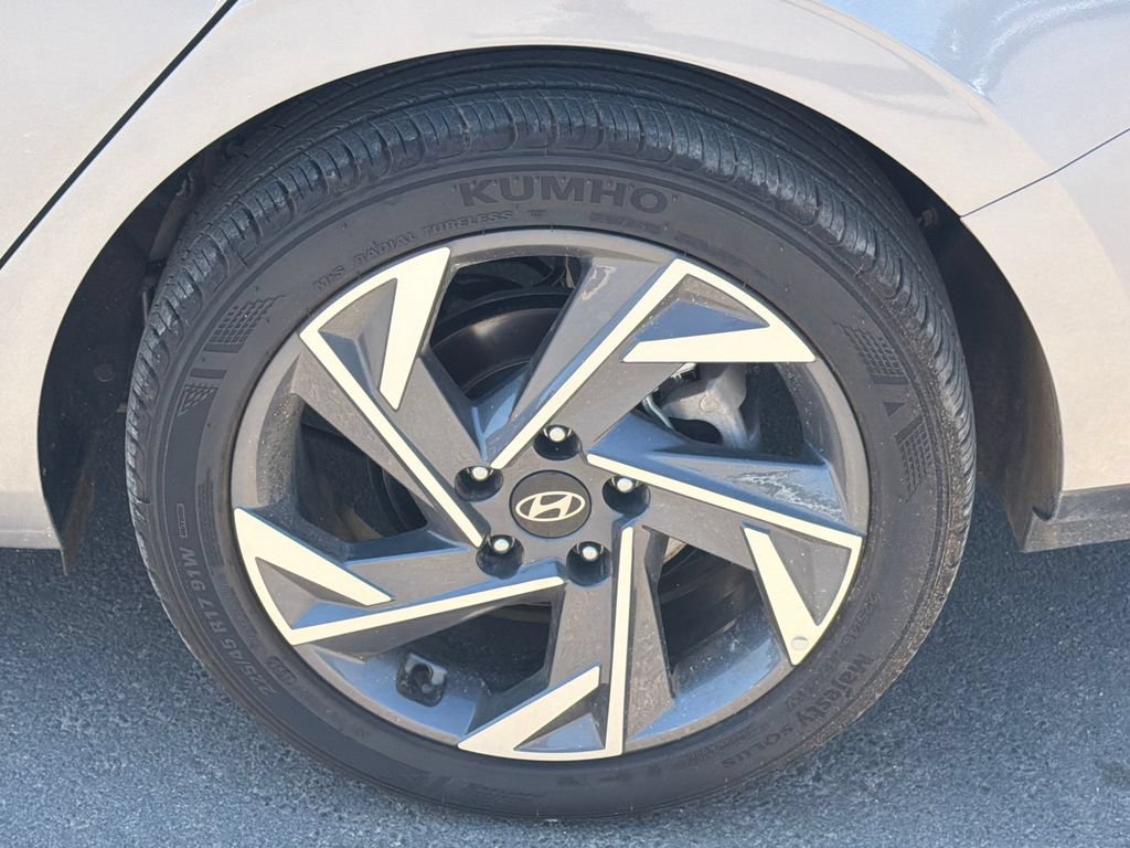 Certified 2025 Hyundai Elantra Sport FWD image 19