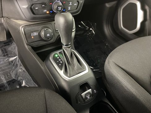 Used 2020 Jeep Renegade Latitude w/ Cold Weather Group AWD/4WD image 30