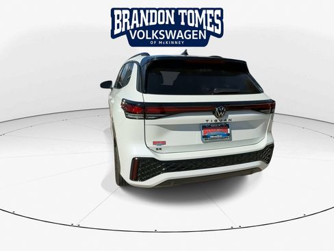 Certified 2026 Volkswagen Tiguan SE R-Line FWD image 7