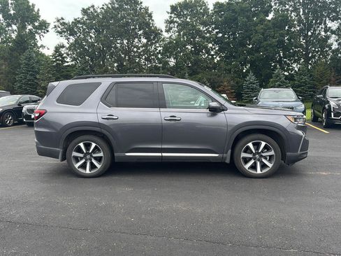 Used 2025 Honda Pilot Elite image 3