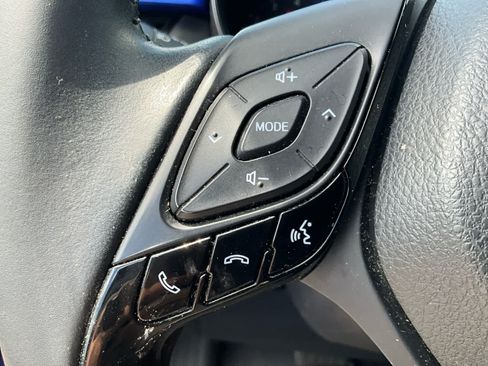Used 2020 Toyota C-HR XLE FWD image 18