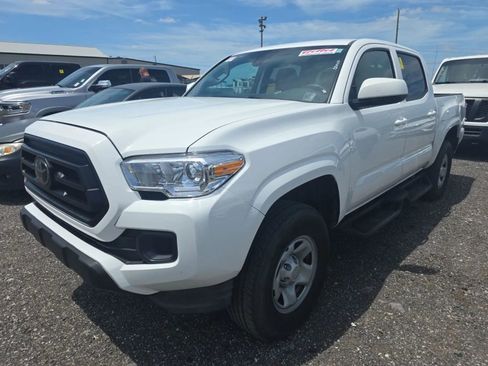 Used 2023 Toyota Tacoma SR AWD/4WD image 4
