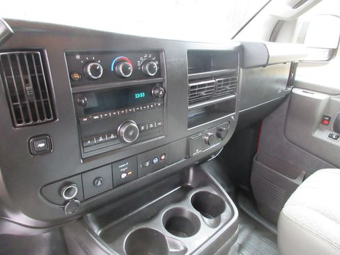 Used 2019 GMC Savana 3500 w/ Driver Convenience Package image 38