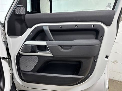 Used 2023 Land Rover Defender 130 S image 35