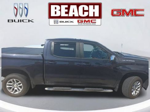 Used 2022 Chevrolet Silverado 1500 LT AWD/4WD image 2