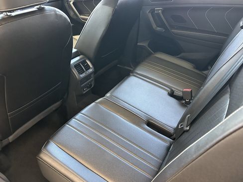Used 2024 Volkswagen Tiguan SE FWD image 11