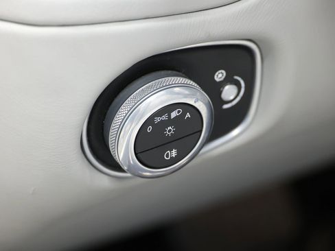 Used 2014 Aston Martin Vanquish Volante RWD image 29