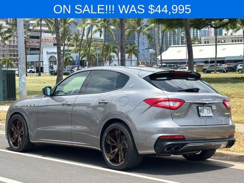 Used 2019 Maserati Levante Trofeo AWD/4WD image 3