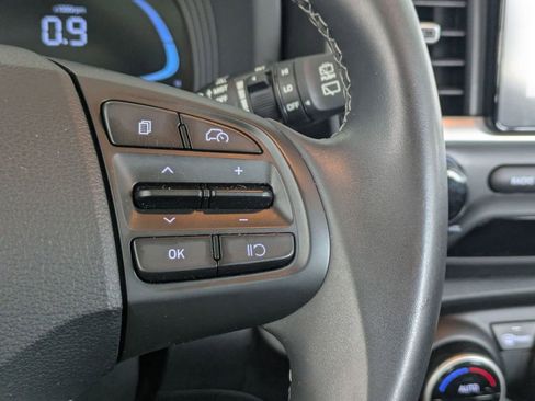 Used 2025 Hyundai Venue SEL FWD image 20