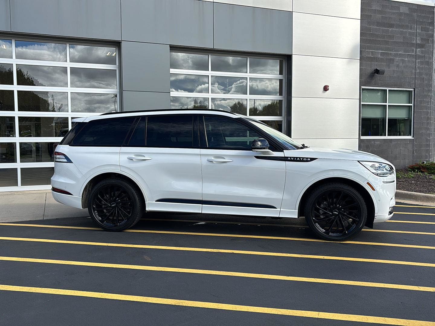 Used 2022 Lincoln Aviator Reserve w/ Equipment Group 201A AWD/4WD image 5