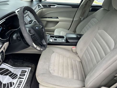 Used 2017 Ford Fusion SE FWD image 11