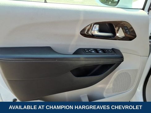 Used 2021 Chrysler Pacifica Limited AWD/4WD image 22