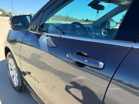 Used 2018 Chevrolet Equinox LT FWD image 16
