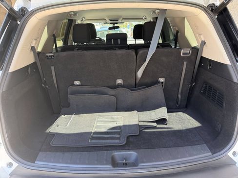 Used 2025 Nissan Pathfinder SV FWD image 34