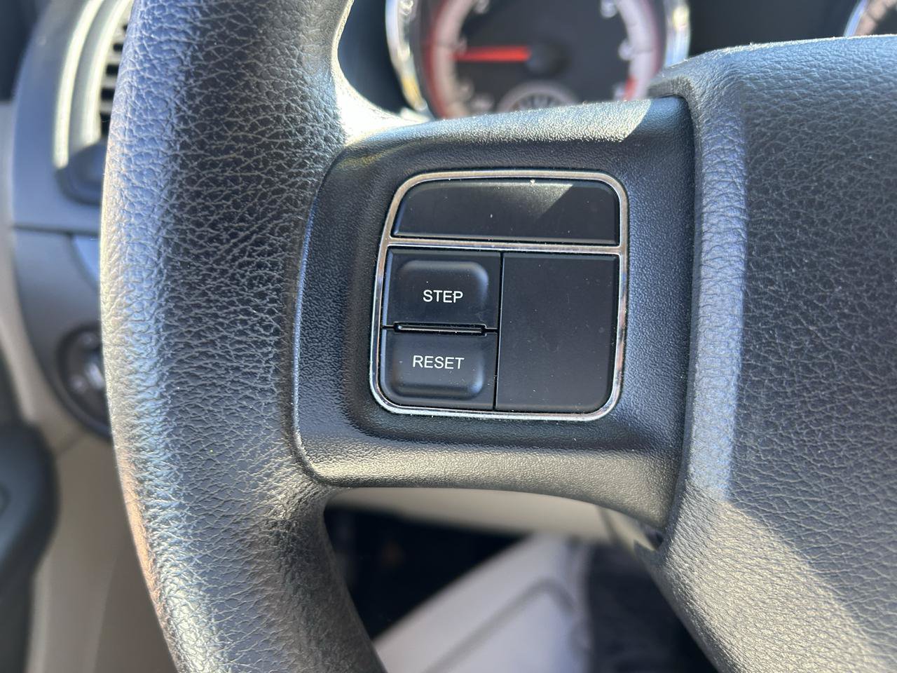 Used 2013 Dodge Grand Caravan SXT FWD image 17