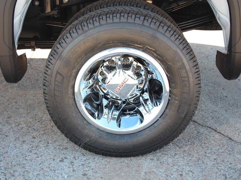 New 2026 GMC Sierra 3500 SLE image 15