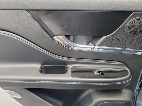 Certified 2023 Lincoln Corsair FWD w/ Rear Removable Package Tray image 15