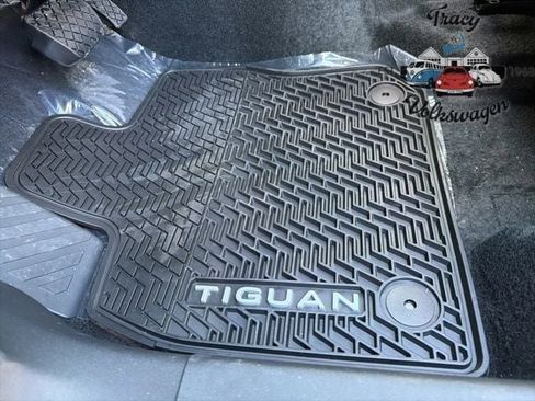 New 2026 Volkswagen Tiguan SE image 17