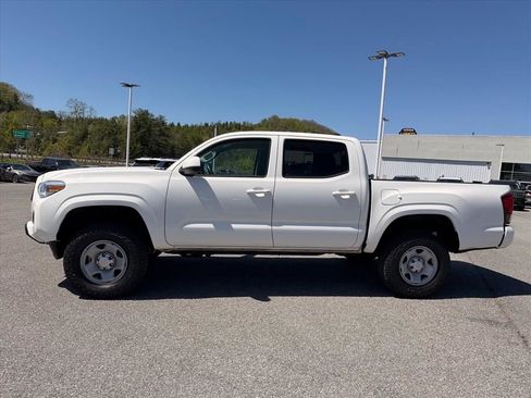 Used 2023 Toyota Tacoma SR AWD/4WD image 4