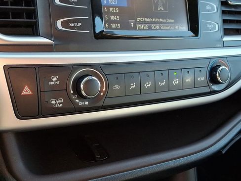 Used 2019 Toyota Highlander LE image 17