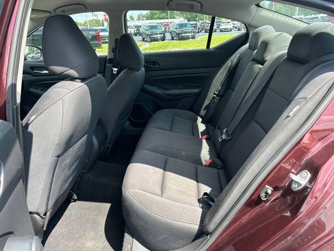 Used 2024 Nissan Altima 2.5 SV FWD image 14