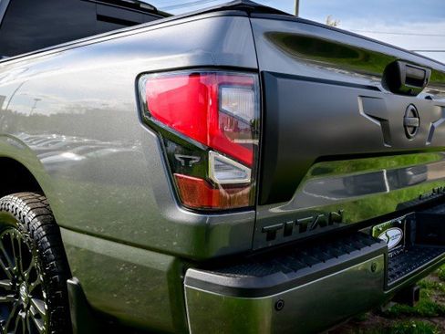 Used 2019 Nissan Titan SV w/ SV Convenience Package image 13