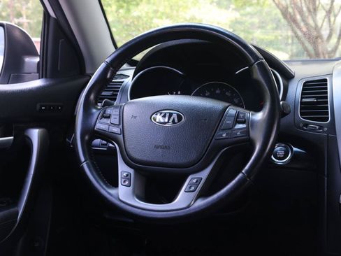 Used 2014 Kia Sorento SX w/ 3rd Row Package FWD image 9