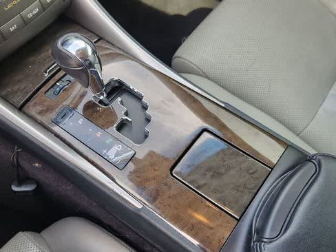 Used 2012 Lexus IS 250C w/ Luxury Pkg RWD image 16