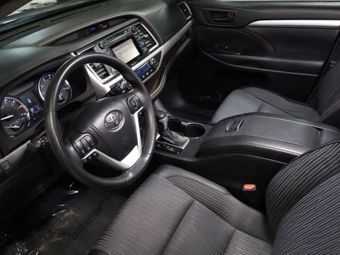 Used 2014 Toyota Highlander Plus FWD image 8