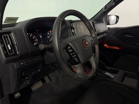 Used 2025 Nissan Frontier PRO-4X image 19