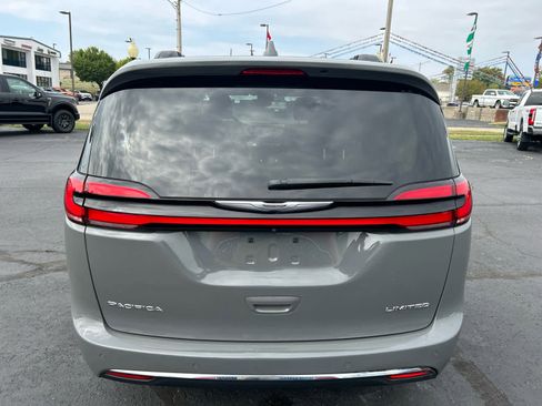 Used 2022 Chrysler Pacifica Limited image 6