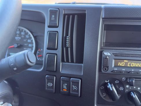 Used 2023 Isuzu NPR image 19