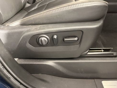 Used 2020 Chevrolet Silverado 1500 High Country w/ Technology Package image 7