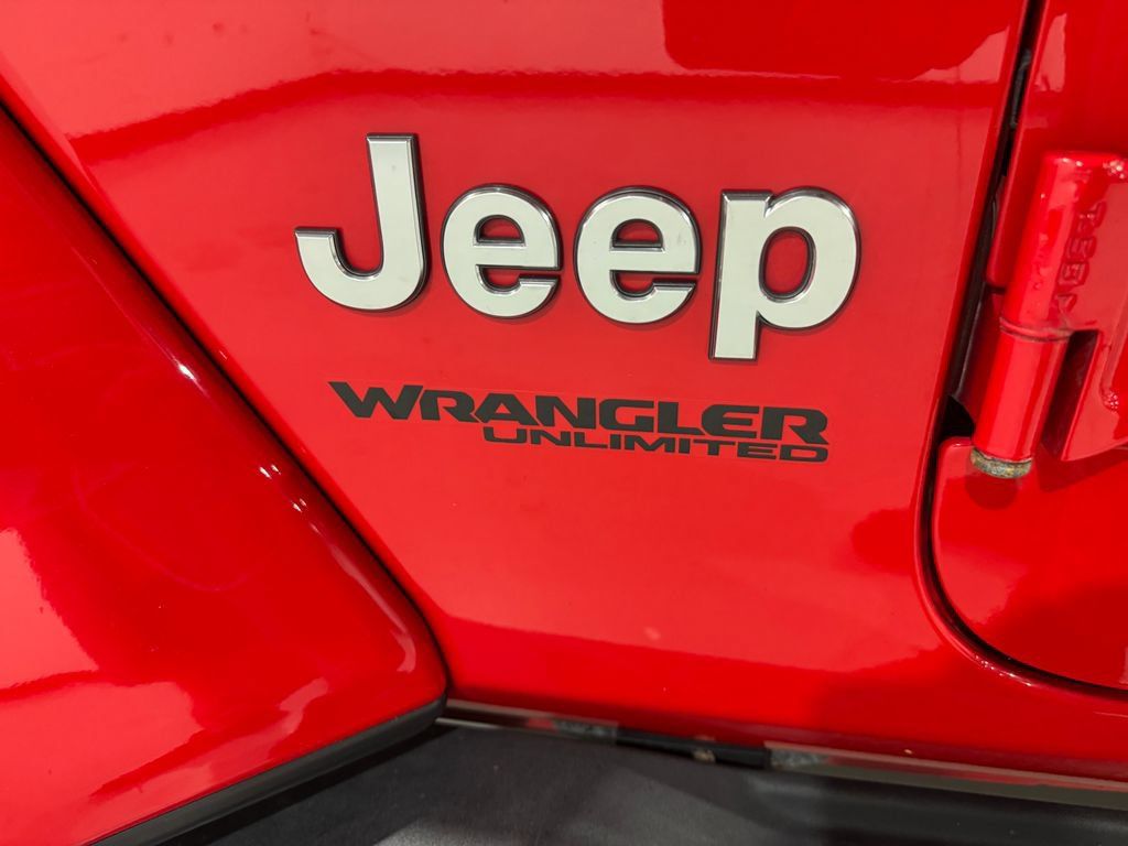 Used 2021 Jeep Wrangler Unlimited Sahara w/ Uconnect 4C Nav & Sound Group AWD/4WD image 28