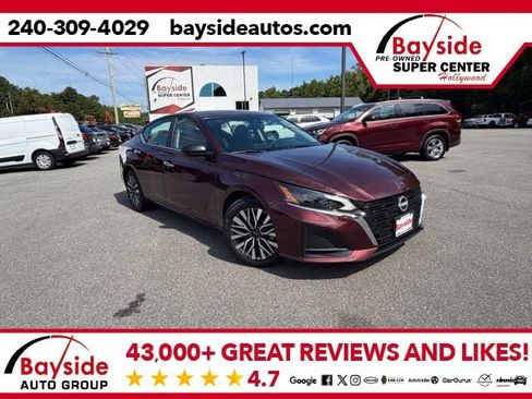 Used 2025 Nissan Altima 2.5 SV FWD image 1